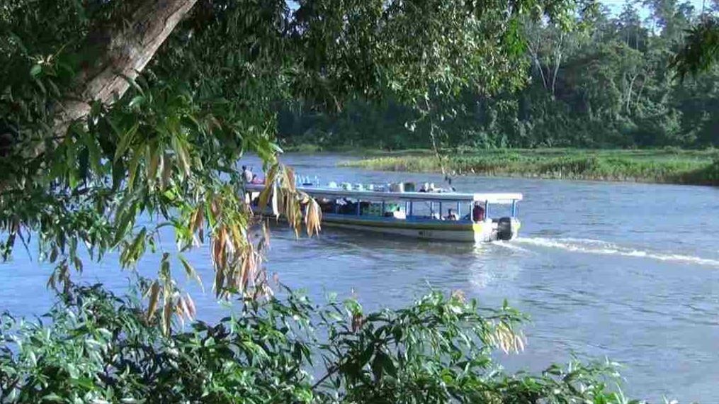 Flussboot auf dem San Juán